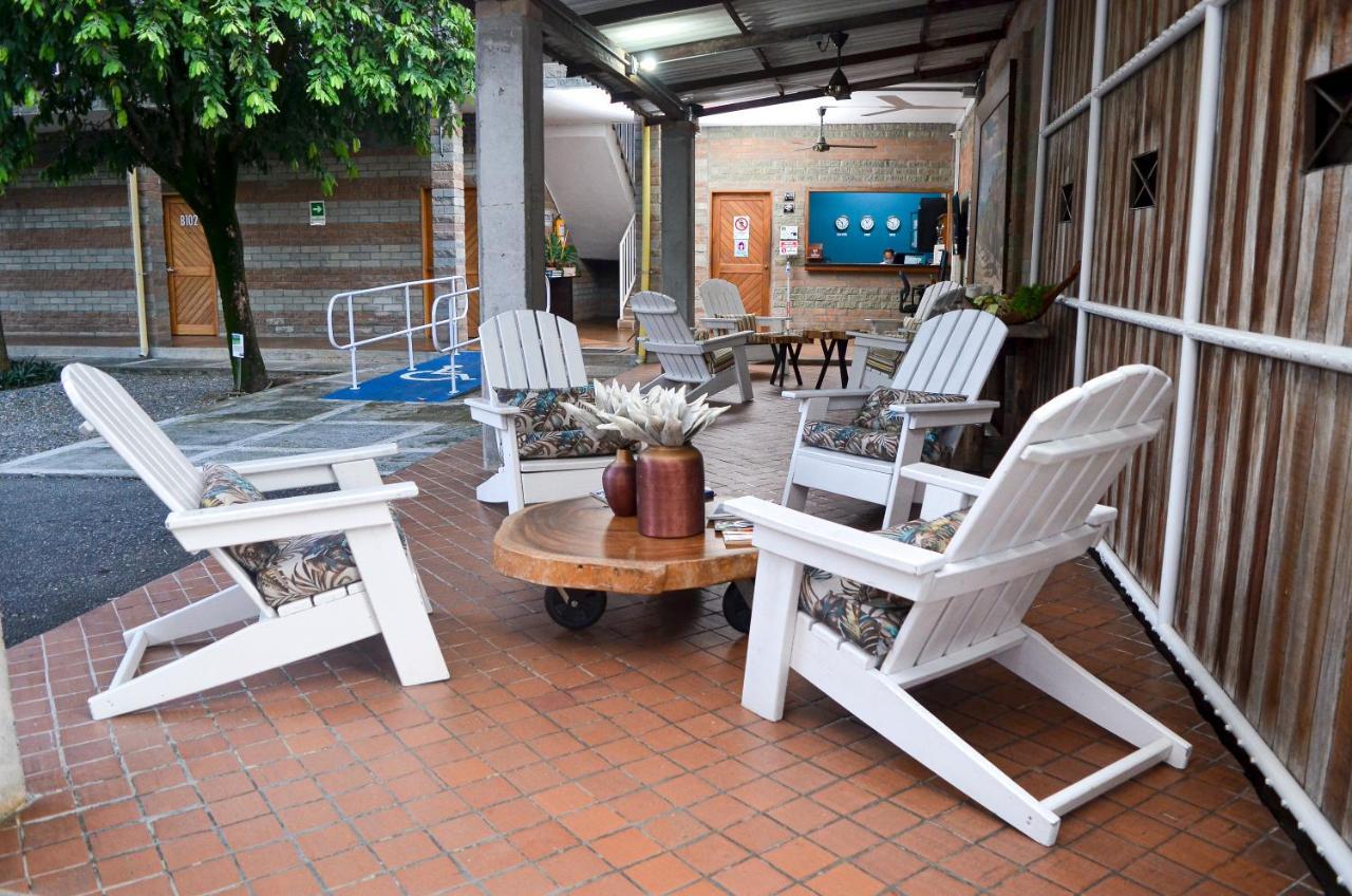 Hosteria Horizontes Caucasia Εξωτερικό φωτογραφία